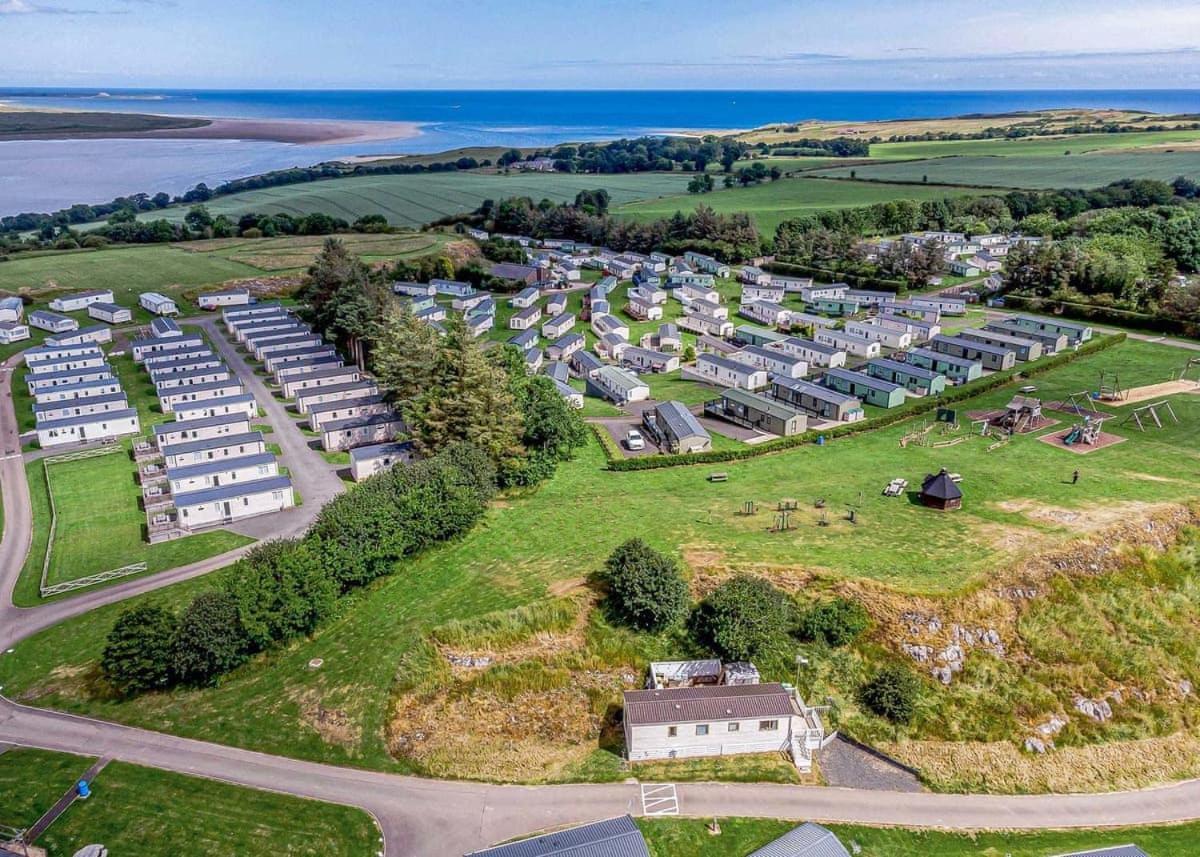 Waren Caravan Park Bamburgh Extérieur photo